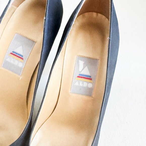 Vintage Aldo Black  Suede Gold tone Accent Classic Heels 6.5 - Picture 6 of 8